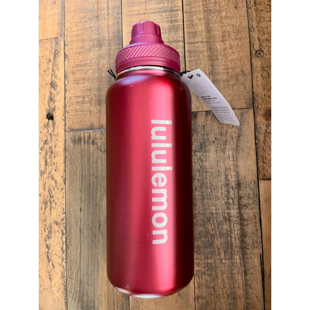 LULULEMON Back to Life Sport Bottle 32oz Shine In Color Pomegranate/Deep Luxe